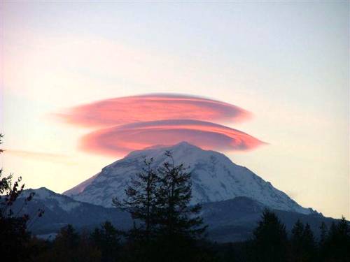mt_rainer_clouds.jpg