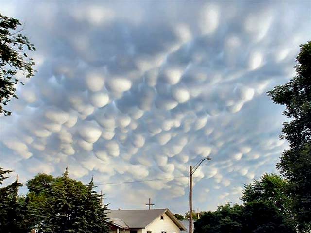 more_mammatus_clouds.jpg